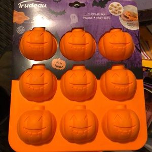Trudeau Silicone Pumpkin Cupcake Pan Halloween an use for soaps or lotion bars